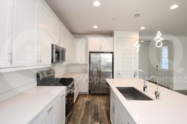 Building Photo - 669 S Avocet St