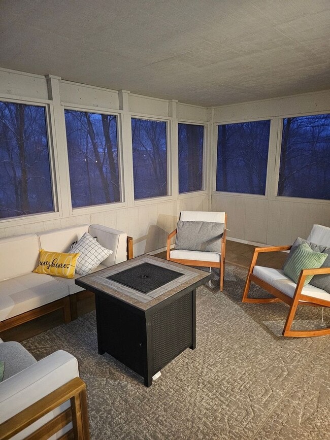 Foto del edificio - Remarkable 5 Bedroom Home For Rent in Mentor