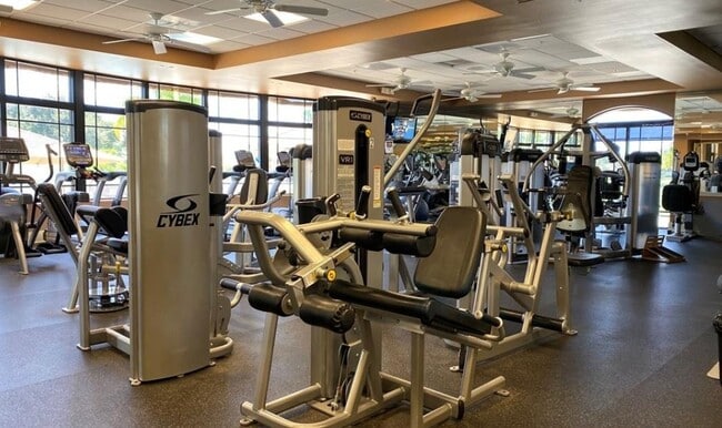 Building Photo - 5360 Hyland Hills Ave