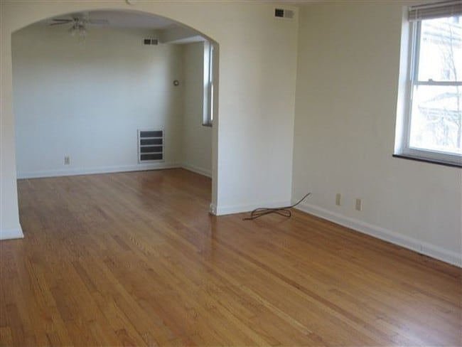 Building Photo - 5647 Hamilton Ave