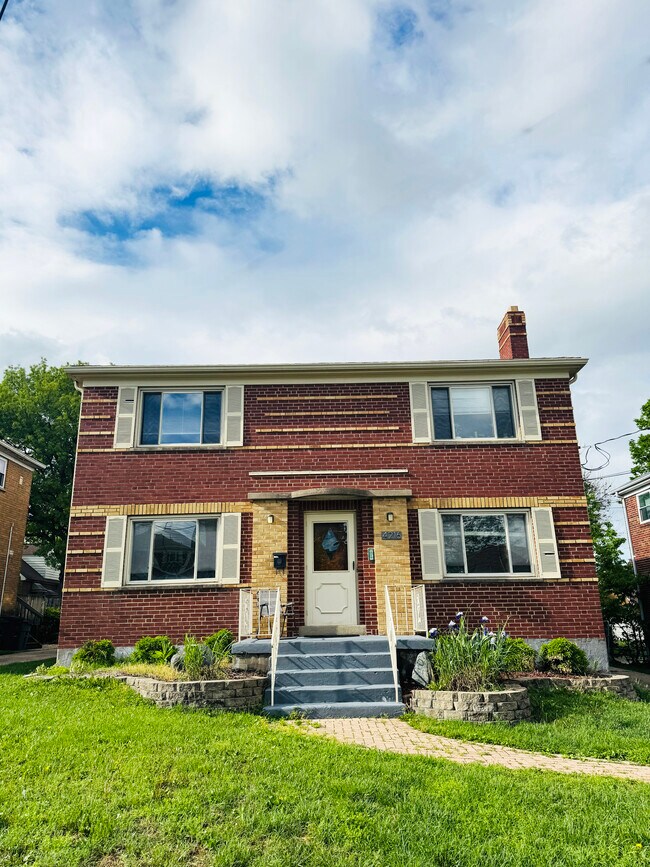 Building Photo - 4216 Applegate Ave