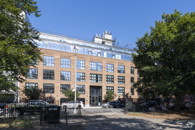 Building Photo - The Grand McCarren