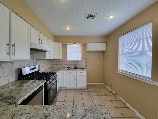 Building Photo - 16922 Folsom Dr