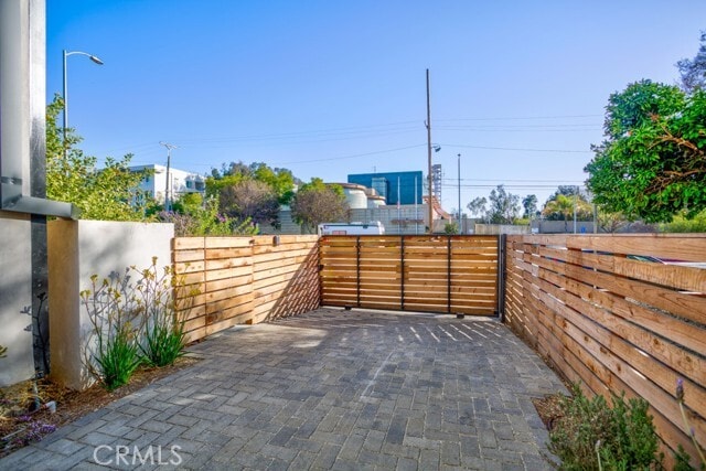 Foto del edificio - 11639 Burbank Blvd