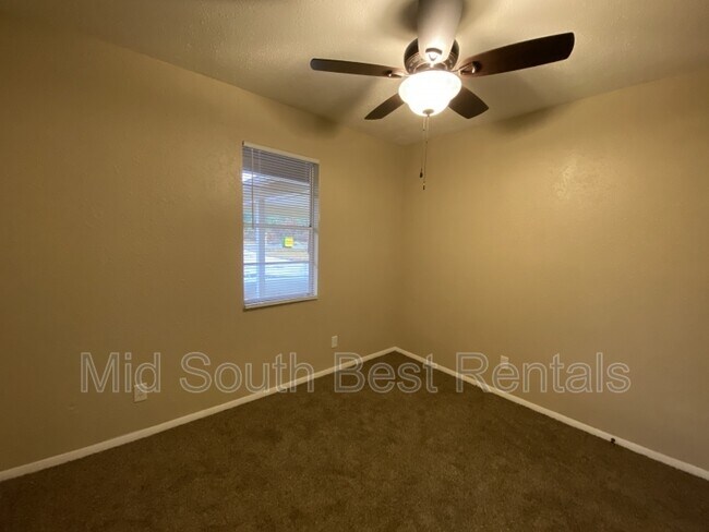 Building Photo - 5915 Karen Dr