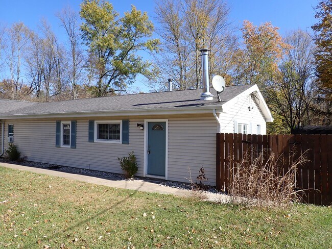 Building Photo - 1776 Lindale Nicholsville Rd