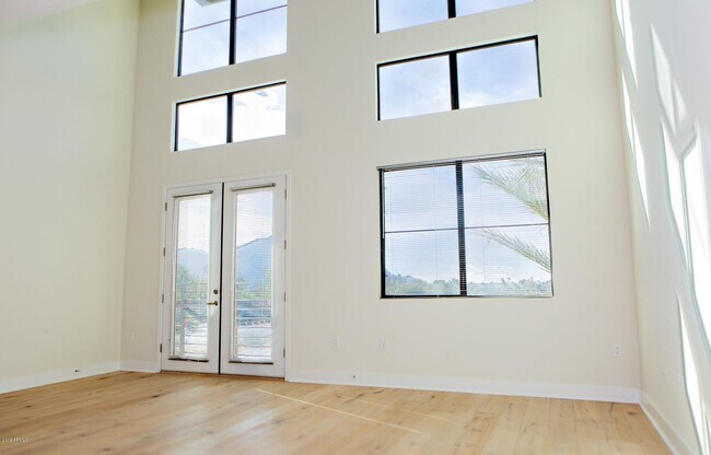 Foto del edificio - 7100 E Lincoln Dr