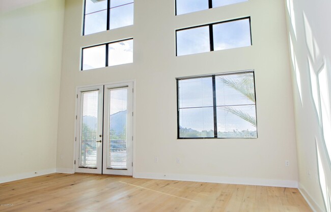Building Photo - 7100 E Lincoln Dr