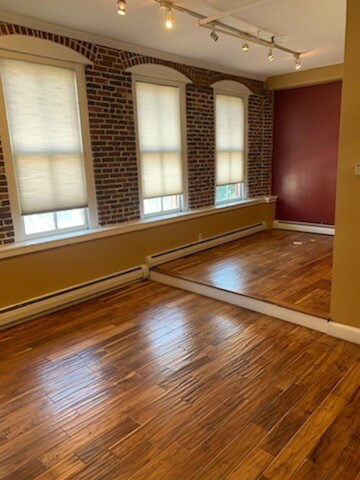 1st floor - 62 Washington St