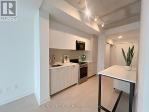 Building Photo - 65 Mutual St