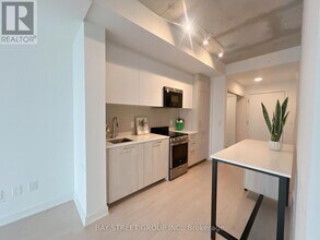 Building Photo - 65 Mutual St