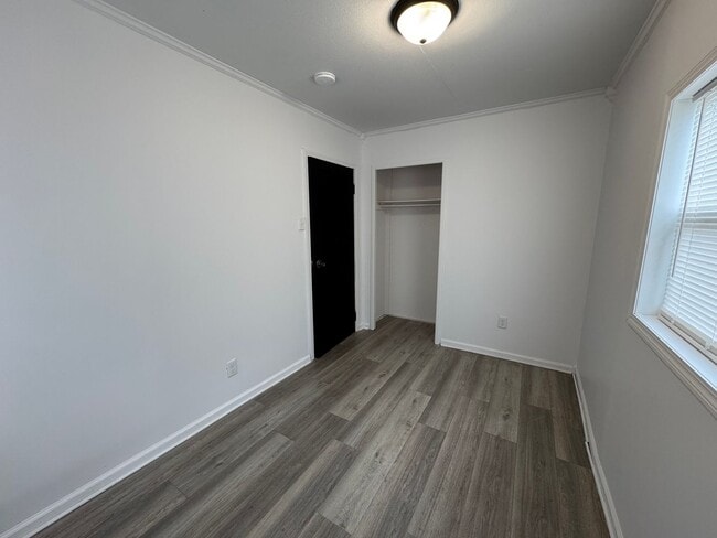 Building Photo - Single Family House