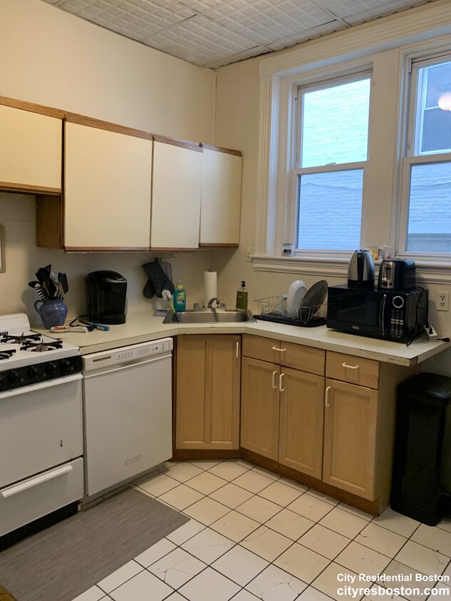 Primary Photo - 1109 Boylston St