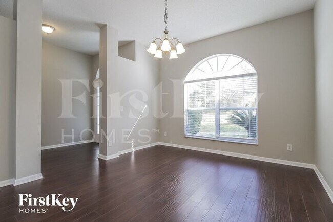 Foto del edificio - 657 Winding Lake Dr