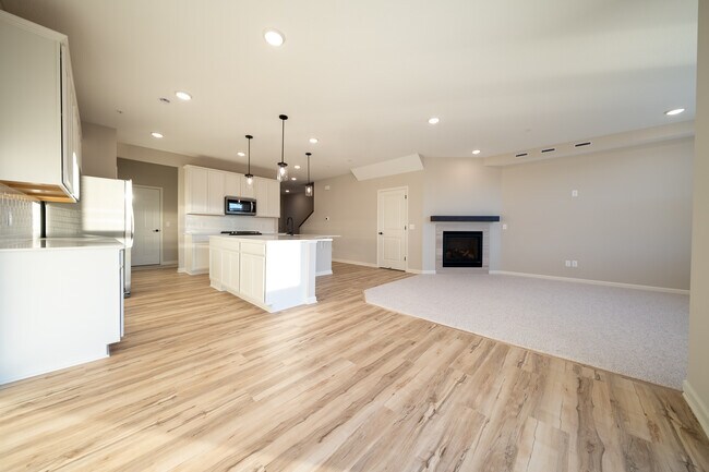 Building Photo - 14953 Athlone Pl