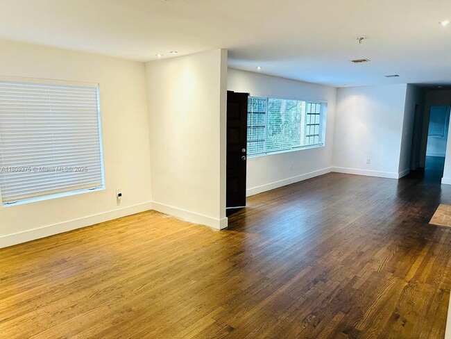 Foto del edificio - 400 NE 86th St