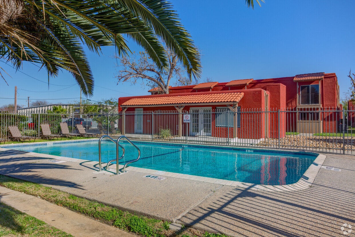 Primary Photo - Windrush Apartments