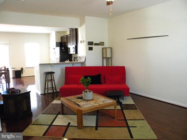 Foto del edificio - 652 E Chestnut St