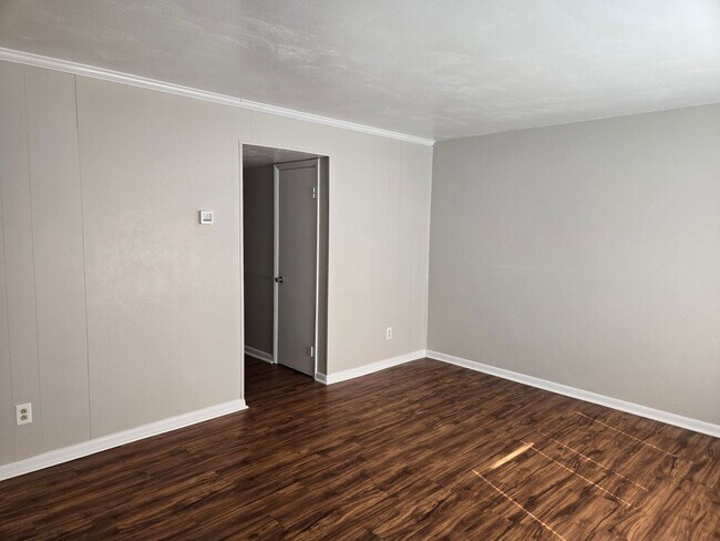 Building Photo - Move In Ready!!