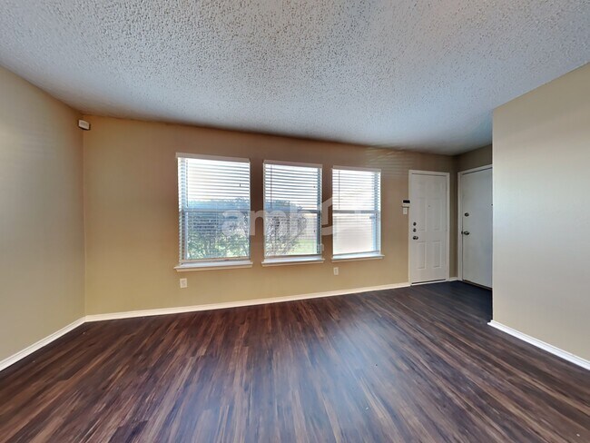 Building Photo - 2970 Marquis Ln