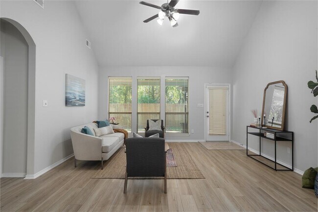 Foto del edificio - 6118 Fulton Meadows Ln