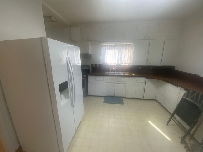 Building Photo - ** NEW RENT SPECIAL - $500 OFF FIRST MONTH...