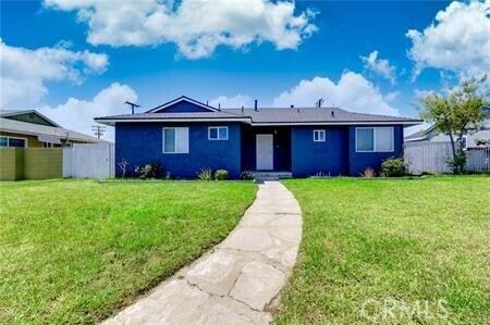 Foto principal - 235 S Azusa Ave