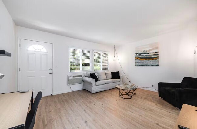 Foto del edificio - 4685 Orion Ave