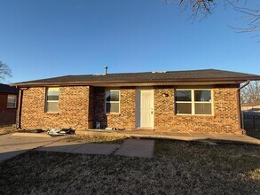 Building Photo - 2320 Haskell St