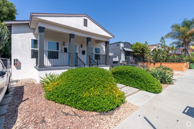 Primary MFR Complex Building - 221 S Avenue 19