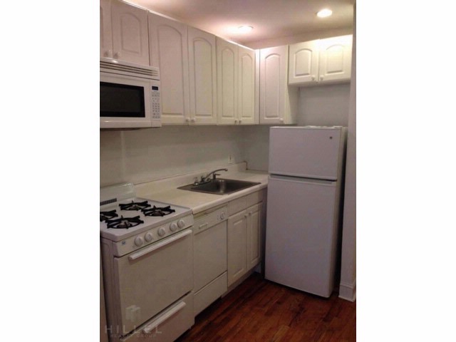 Primary Photo - 15 E 7th St