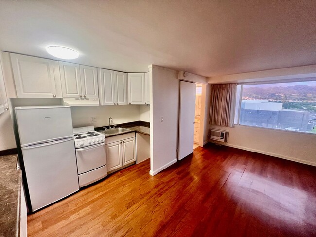 Foto del edificio - Five Regents/1 BD/1 BA/1 PK