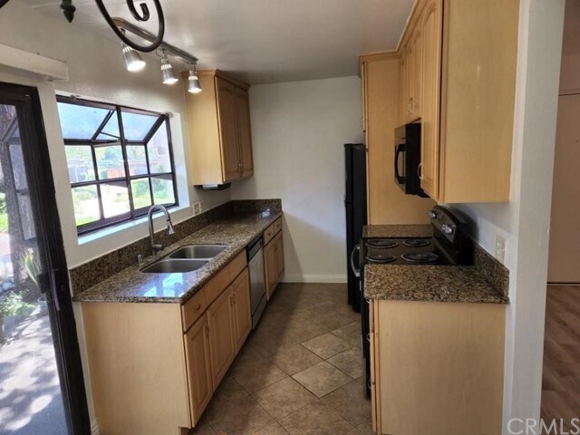 Building Photo - 169 Streamwood