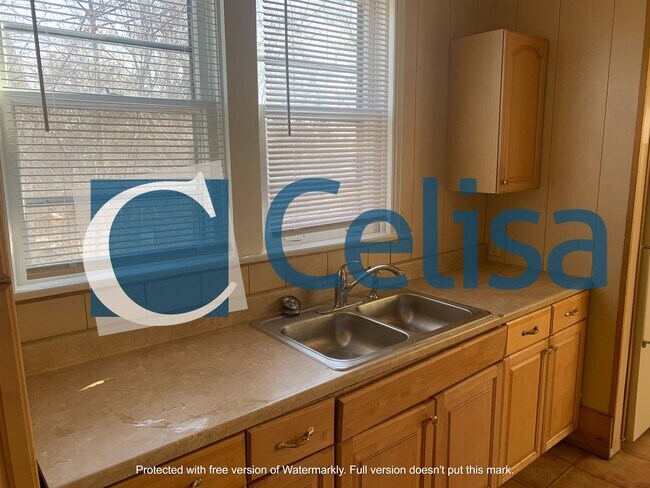 Building Photo - 1319 3rd St