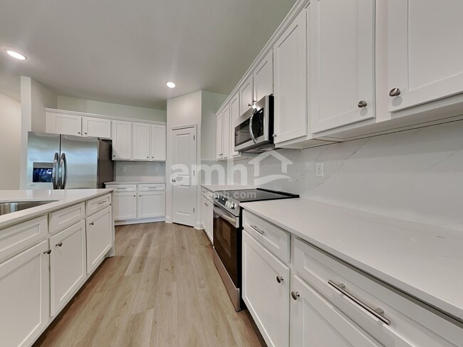 Foto del edificio - 11637 Hillside Dr