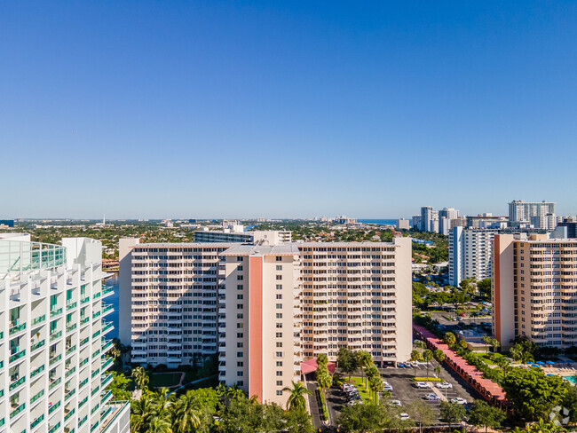 Building Photo - Coral Ridge Towers