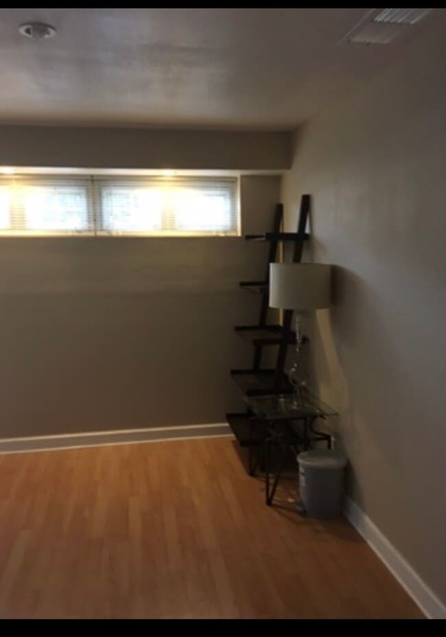 Building Photo - 5888 Oak Knolls Rd