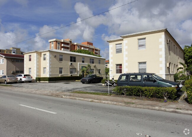 Building Photo - 1306 - 1310 SW 37th Ave