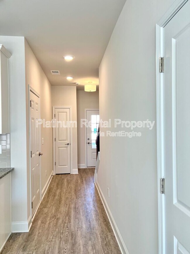 Building Photo - 3452 Sumersbe court