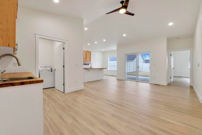 Foto del edificio - 770 Shadowleaf Ave