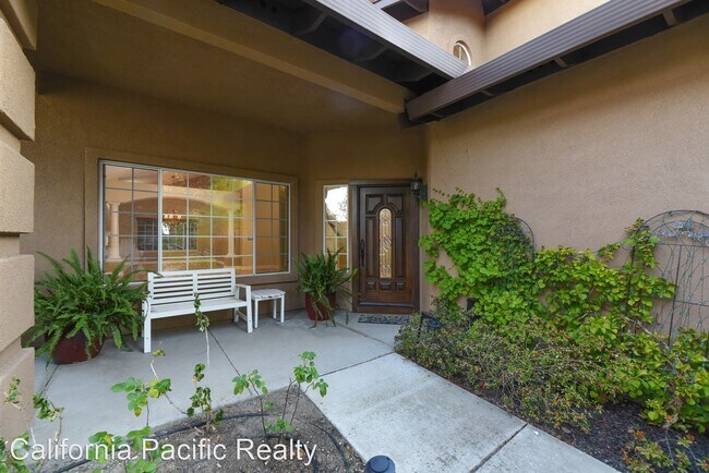 Building Photo - 4 br, 3 bath House - 703 Bourne Court
