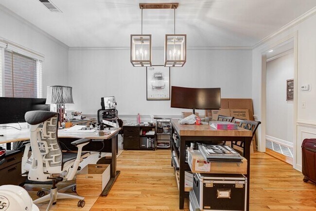 Building Photo - 1775 Hartwell Manor N