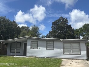 Building Photo - 2842 Tulip Cir E