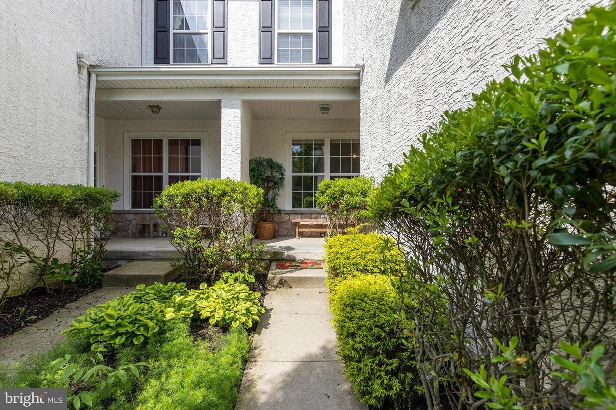 Primary Photo - 163 Portsmouth Cir