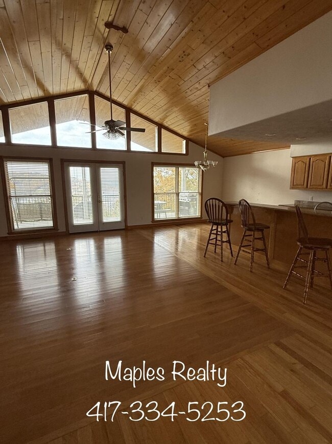 Building Photo - Executive Lake Home near Big Cedar Lodge