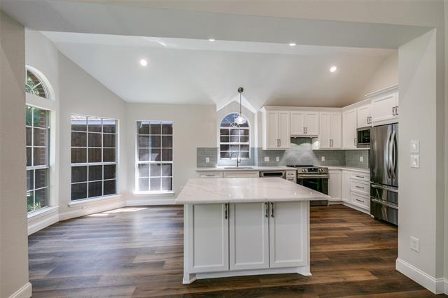 Foto del edificio - 2611 Lakeforest Ct