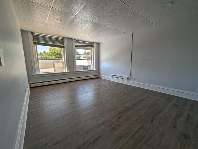 Building Photo - 124 S 2nd St