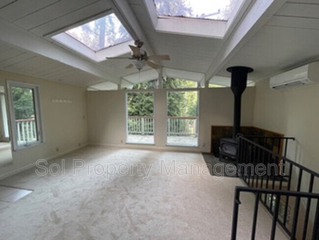 Foto del edificio - 175 S Redwood Dr