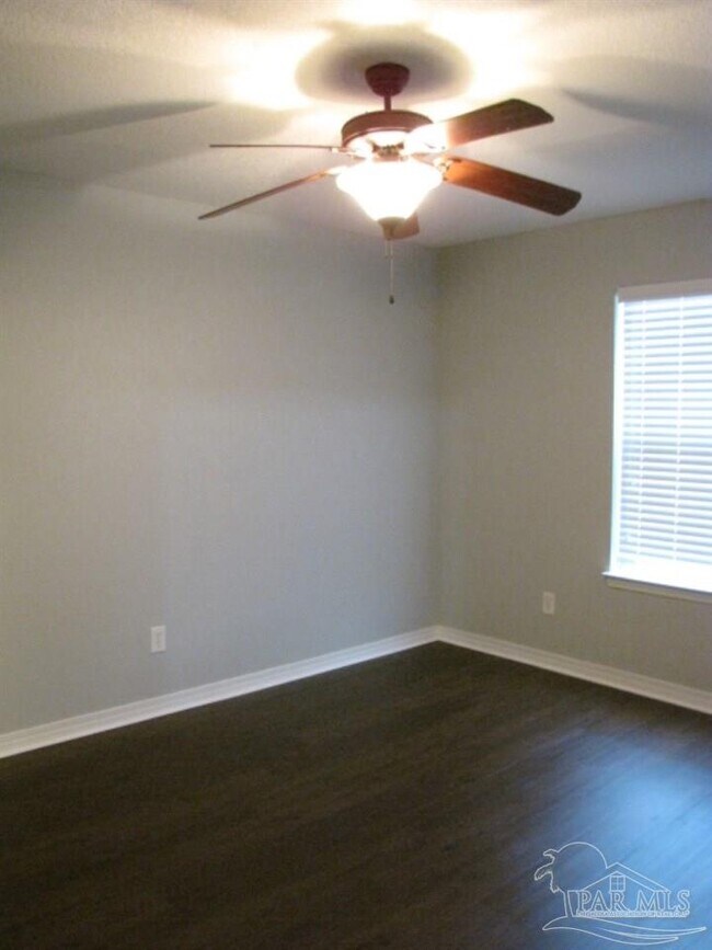Foto del edificio - 8428 Walnut Ave