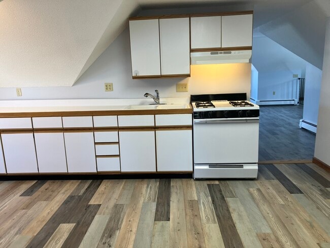 Building Photo - 229 University Ave